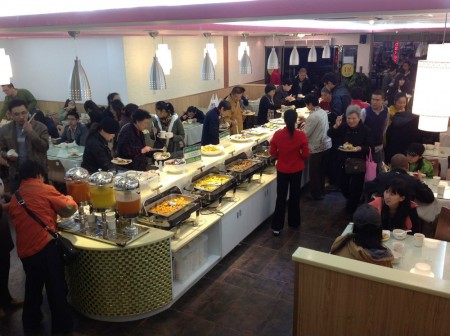 爱心聚人气，“素满香”素食自助餐厅