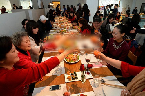 情人节百位成都市民参与“有机素食”派对