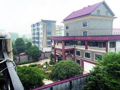 王林曾花1.4亿建寺庙 功德碑上刻"王菲李亚鹏"