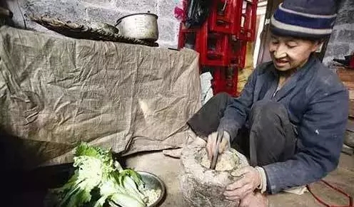素食故事 | 巴马怪男子30多年只吃生素食，却几乎没生过病