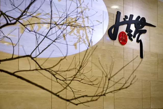 这家禁欲风的素食餐厅，去捧场的却大都是无肉不欢的人
