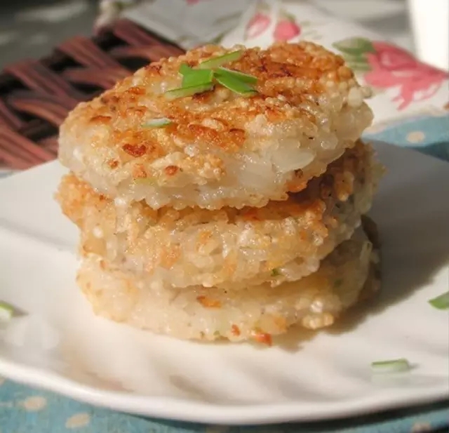 脆香暖糯的焦香糯米藕饼
