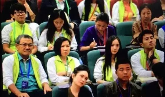 杨幂，除了信仰佛法以外，没有其他东西会给我巨大的改变。