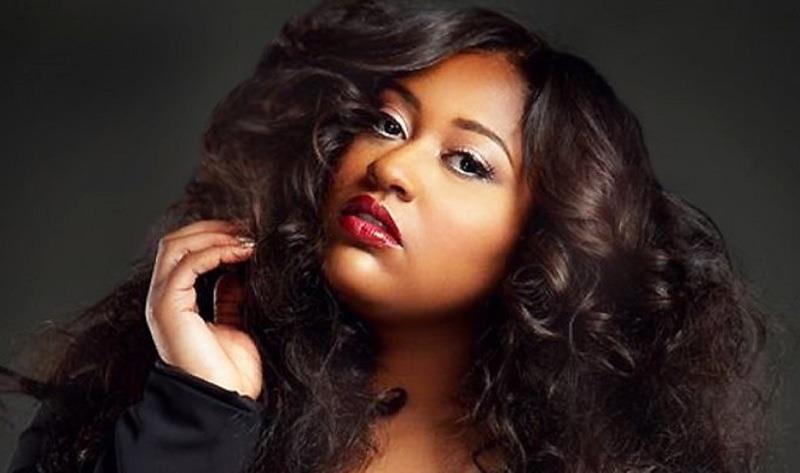 格莱美奖提名艺术家贾兹敏·沙利文（Jazmine Sullivan）去素食主义者，以度过癌症来支持母亲