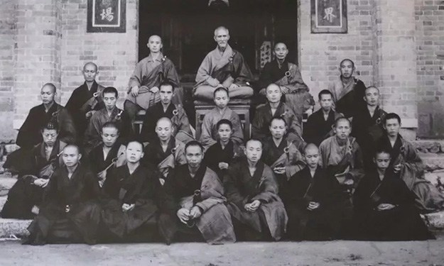 此一领大衣，我是拼命争回的
