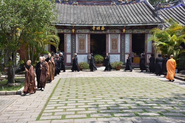 助子出家，母得授记