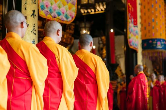 出家师父的法名为何要尊称上下