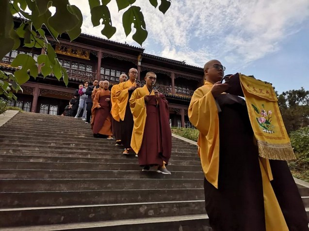 重僧宝之名义，防世人之讥嫌