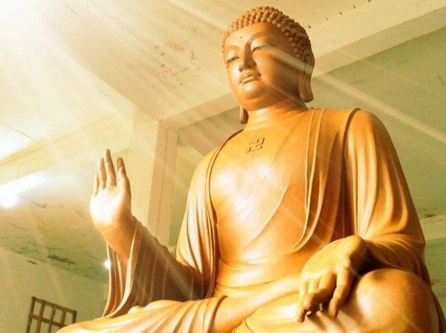 念佛时常见佛像放光，这个该怎么处理