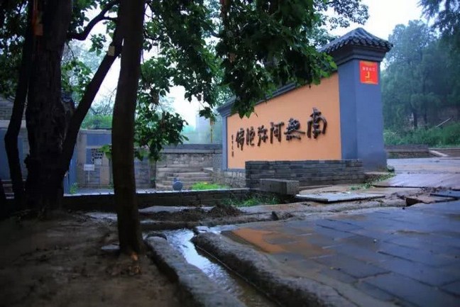 临命终时一句佛号提起来，可以说是内忧外患