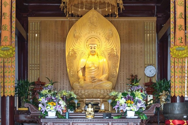 念佛是要大声念，还是要小声默念