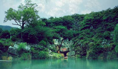泥佛不度水，真佛内里坐