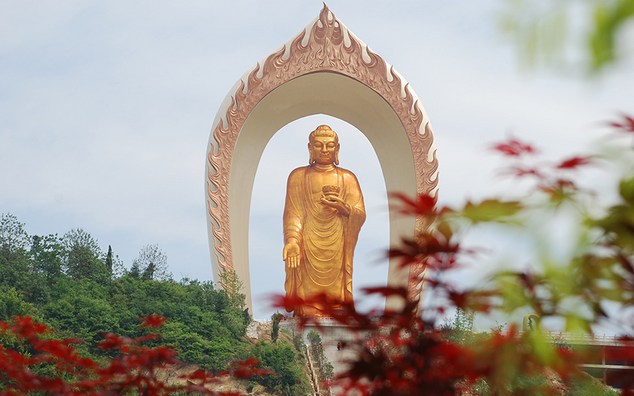 破舟救溺理无由，抵死须撑到岸头