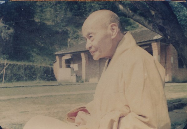 在娑婆世界中，任何事情都不要贪恋