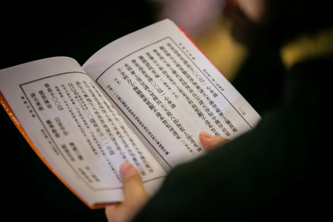 走路或做家务时，可否同时来完成每日的功课