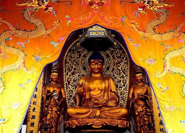 净土法门法师：在公墓做三时系念，四周围都下雨，只有那个法会场所没有雨