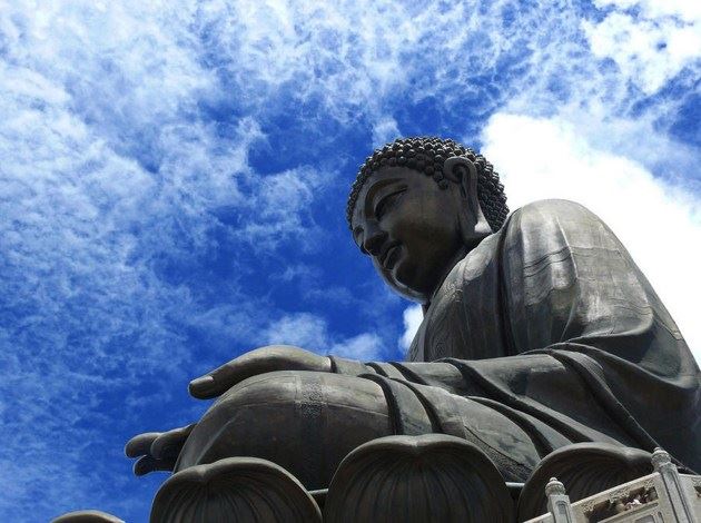 净土法门法师：念佛、诵经时，身体常冒汗，是何缘故？