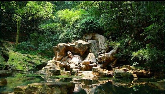 宣化上人：赞叹受持《妙法莲华经》的法师，其功德比赞佛还大