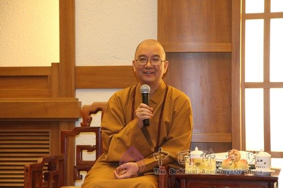 拥有美德的人比拥有美貌的人，更为迷人
