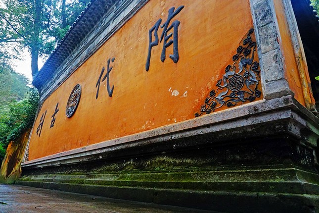 三界之中，无非牢狱；暂时快乐，终归无常