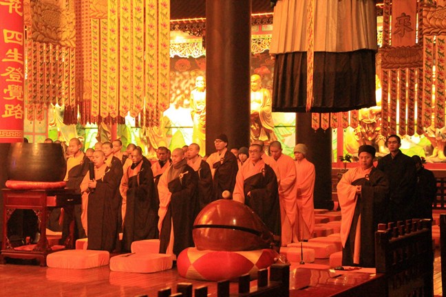 居士对待僧人的「十六字诀」