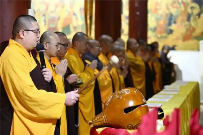 佛法告诉我们，要这样去对待逆境与业力
