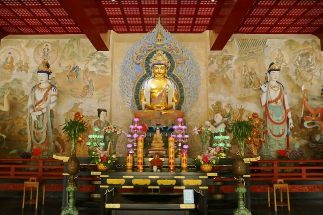 从净土宗的角度，要培养对弥陀皈依的心念