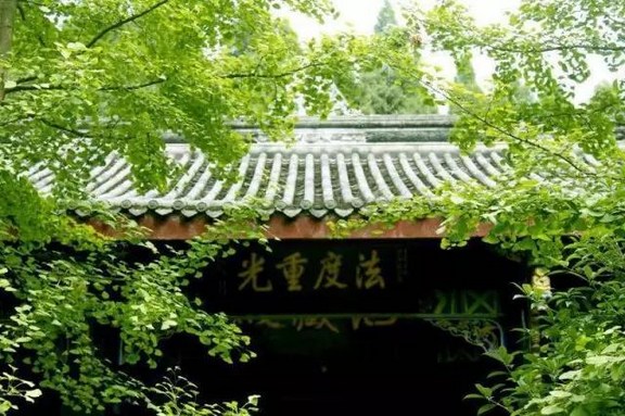 印光大师在报国寺闭关的故事