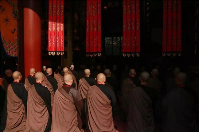 在家人可以披袈裟吗