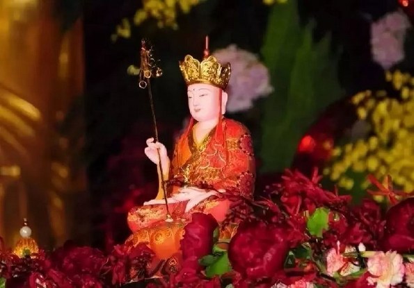 拜地藏像忏悔，获菩萨现身加持