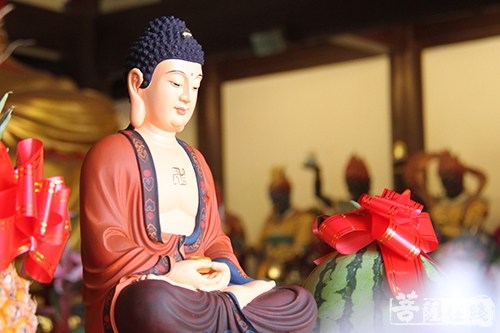 法布施为一切布施之首