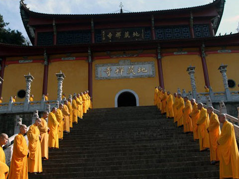 当代佛教的健康发展要靠什么