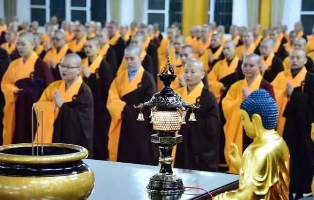 「如狼守斋」的故事