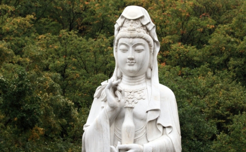 《阿弥陀经》中为何没提到观世音、大势至二位菩萨?