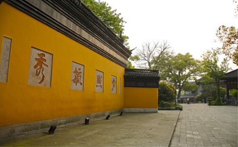 寺院住持是否可以根据自己意愿任意处理财物？ 