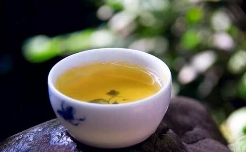 诵持大悲咒时是合掌恭诵还是拿念珠诵？ 