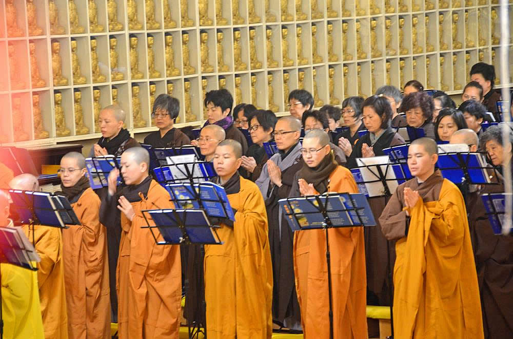 她为那只狗念了〈大悲咒〉之后，结果自己就戒掉烟了