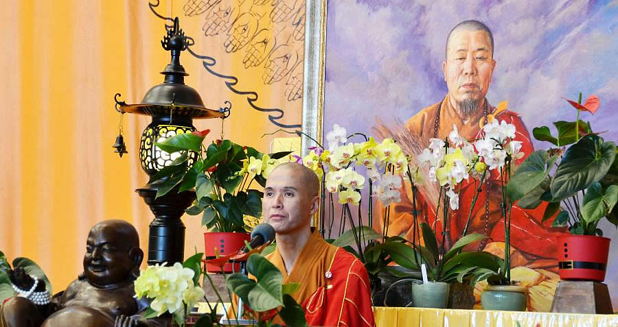 晚上睡前念佛，容易帮助入睡丨念佛的十种现世利益