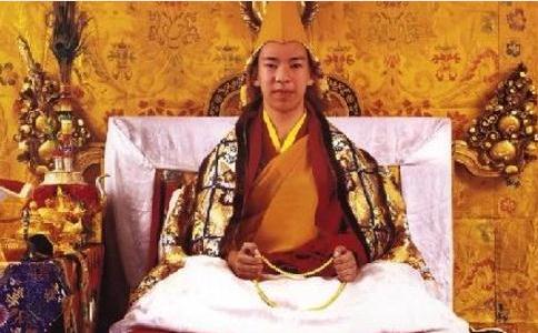第十一世班禅的成长历程