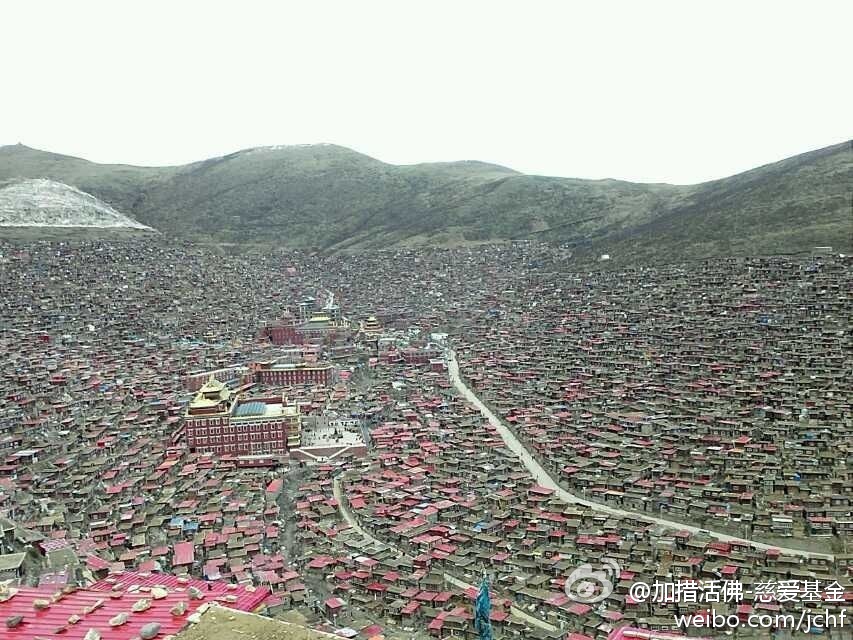 我们不必去和别人比较，每一个人都有着自己的人生轨迹，也都有着不完美之处，但每一种生活都有其乐趣。对自己的失去和欠缺，要宽心的接纳，要懂得不完美是人生的一部分。能认识自己的失去和欠缺，勇敢的面对和承担, 并能继续向前走，欣赏自己的生活，也享受生活的过程，这就是我们应有的人生态度。