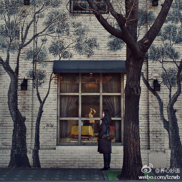 你是谁，就会遇见谁；和谁在一起，你就会成为谁。人以群分物以类聚，不是一家人不进一家门。身份、地位、爱好、品性诸如此类的总和糅合成的那个你，才是真正的你。你具备什么，决定你能和谁站在一起。人往高处走水往低处流，追求可以改变你的一切。今天和谁在一起，决定明天你会遇见谁。追求无止境。