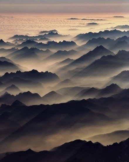 「常人总不见自己有过，圣人总不见自己有德。不见有过，故其过山积。不见有德，故其德天高！」《印光法师文钞》·复德畅居士书