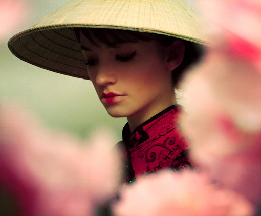 「治国平天下之权，女人家操得一大半。以世少贤人，由于世少贤女。有贤女，则有贤妻贤母矣。有贤妻贤母，则其夫其子女之不贤者，盖亦鲜矣。须知男有男之权，女有女之权。相夫教子，乃女人之天职，其权极大！」《印光法师文钞》·复聂云台居士书