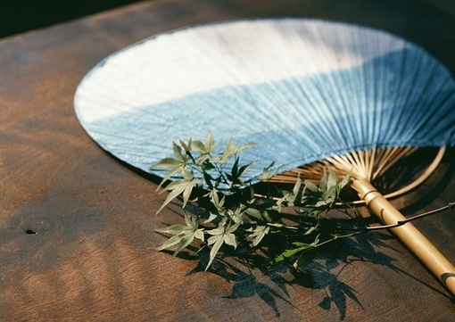 「处众处独，宜韬宜晦。若哑若聋，如痴如醉。埋光埋名，养智养慧。随动随静，忘内忘外。」《晚晴集》·弘一法师辑