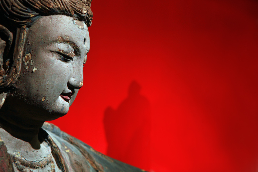 「如同菩萨在生死中度脱众生，此须自己是菩萨始得。若自己尚是凡夫，便欲担任此事，不但不能度人，且不能自度。世间多少善知识，皆受此病，尚谓之为有大菩提心。须知此心先求往生则有益，以此不求往生，须是菩萨则可，否则为害不浅！」《印光法师文钞》·复潘对凫居士书二