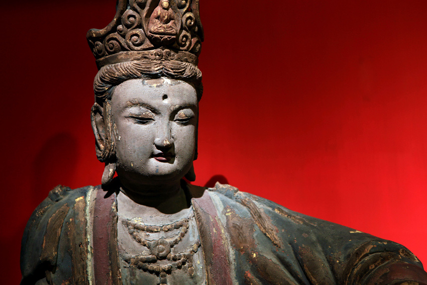 「贤善之人念佛，则易于感佛。欲了生死，不可不注意伦常。佛视一切众生，犹如一子，当戒杀吃素，爱惜物命。以此自行，复以化他。凡家庭中父母、兄弟、姊妹、妻室、儿女、外而亲戚朋友，皆当为说念佛之利益。现生则消除灾障，增长福寿，命终则蒙佛接引，往生西方！」《印光法师文钞》·复金益平居士书