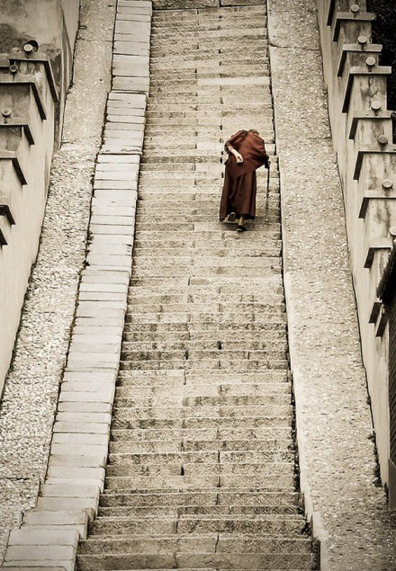 「富、贵、贫、贱、寿、夭、穷、通，天命未曾有偏。境缘之来，若镜现像。智者但修镜外之容，愚人徒憎镜内之影。逆来顺受，方为乐天。不怨不尤，始可立命！」辑录《印光法师文钞》·复泰顺林介生居土书二