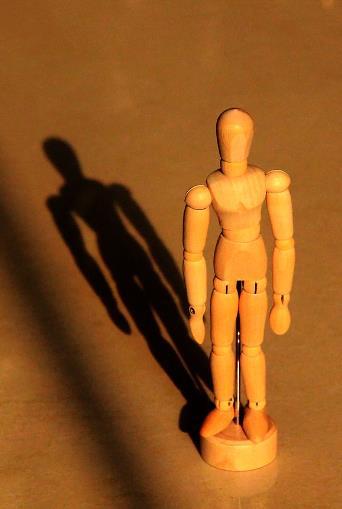 「人生世间，父母、寿命、相貌、学问、夫妻、儿女，皆是前生所作之业之所感召。若有大功德，则会过于前生所培。若有大罪过，则便不及前生所培。是以要认真修持，以转前业！」辑录《印光法师文钞》·与周福渊女士书