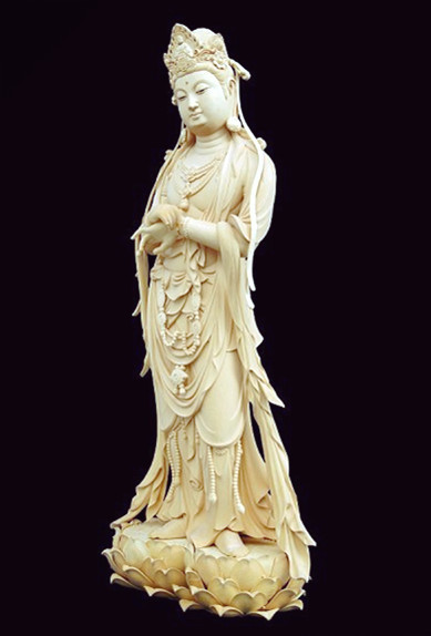 「观世音菩萨誓愿宏深，寻声救苦。若遇刀兵、水火、饥馑、虫蝗、瘟疫、旱涝、贼匪、怨家、恶兽、毒蛇、恶鬼、妖魅、怨业病、小人陷害等患难者，能发改过迁善、自利利人之心，至诚恳切念观世音，念念无间，决定得蒙慈护，不致有何危险！」辑录《印光法师文钞》·一函遍复