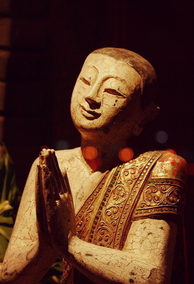 「何以息谤？曰：无辩。何以止怨？曰：不争。」《格言别录》